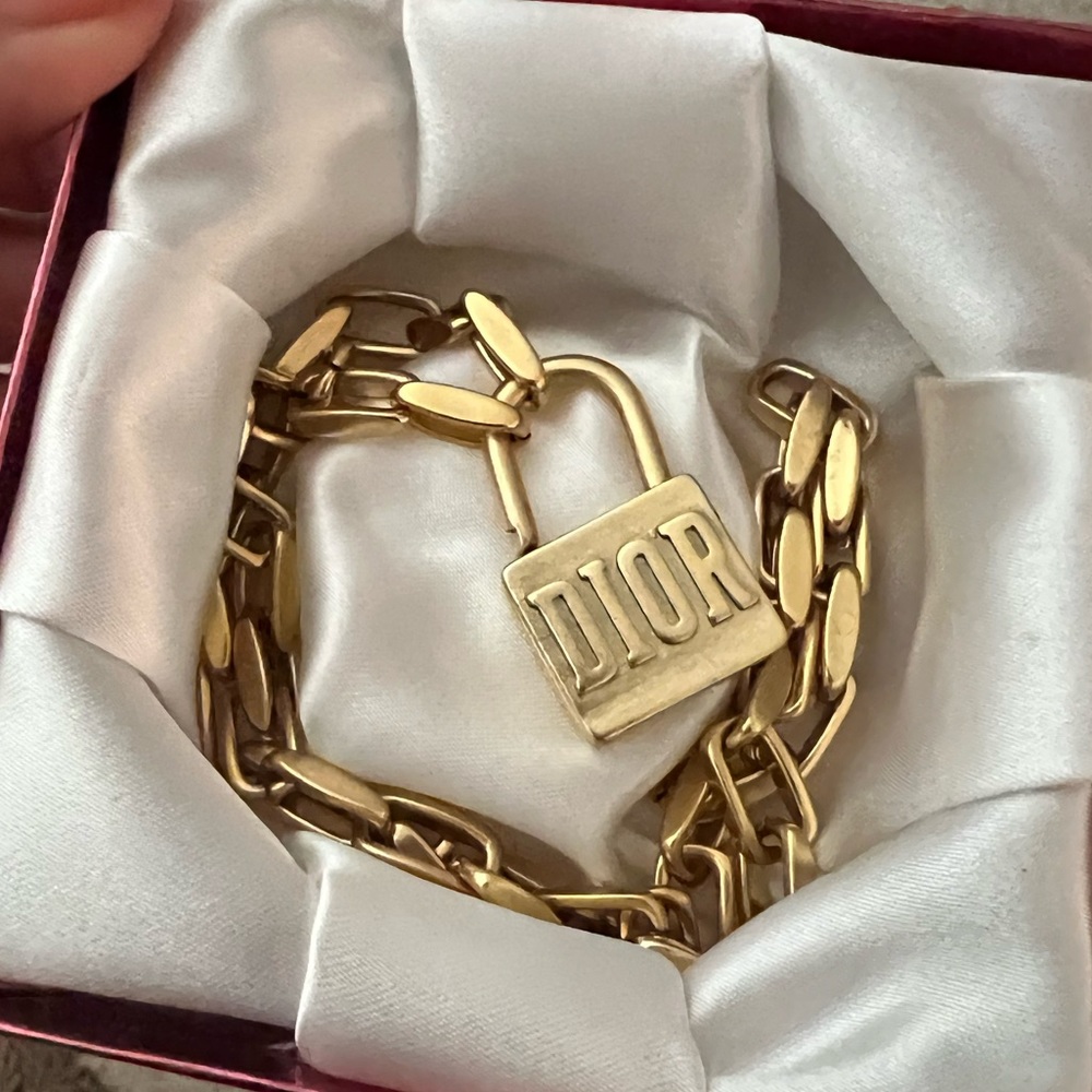 Lock necklace